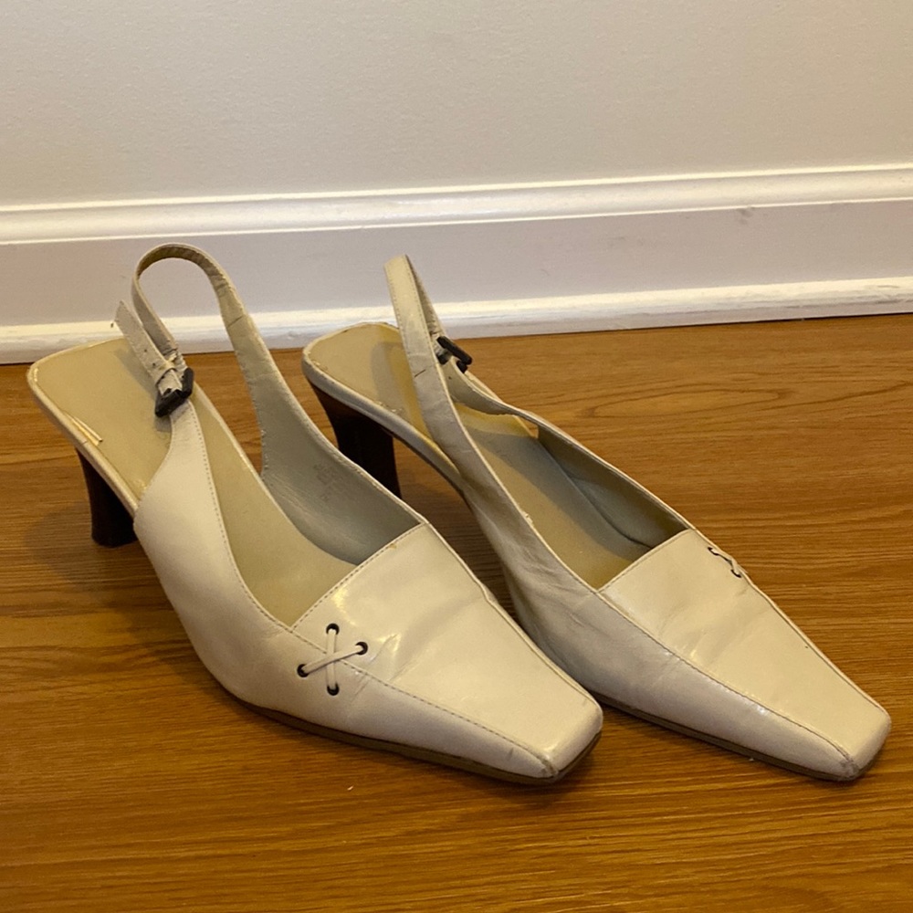Bandolino cream leather back strap pump with dark brown stacked heel